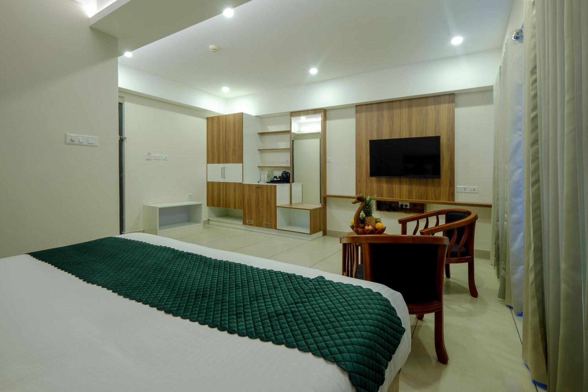 The Heartland Business Hotel, Trivandrum Thiruvananthapuram Buitenkant foto
