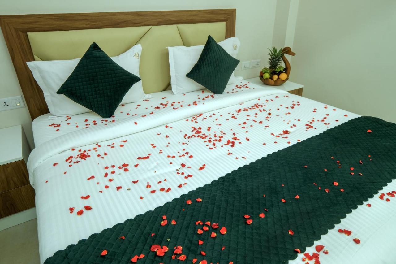 The Heartland Business Hotel, Trivandrum Thiruvananthapuram Buitenkant foto