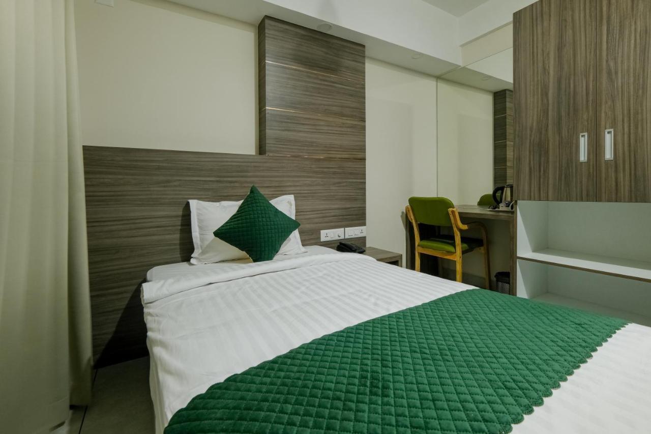 The Heartland Business Hotel, Trivandrum Thiruvananthapuram Buitenkant foto